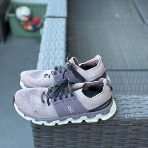 Size 9 W - On Running cloudswift brown for women